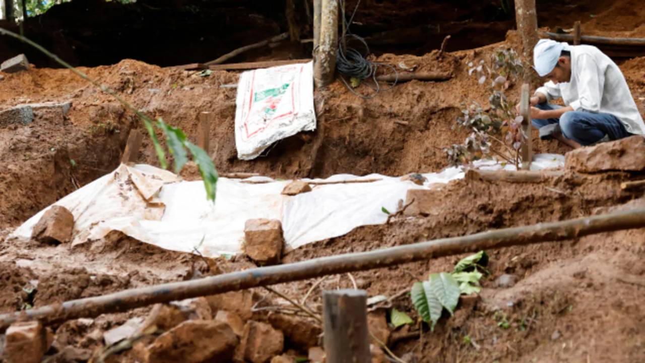 Wayanad Landslides : చిద్రమైన ముఖాలు.. పాదాలను చూసి అంచనా వేయాల్సిన దుస్థితి.. వయనాడ్ విషాదం