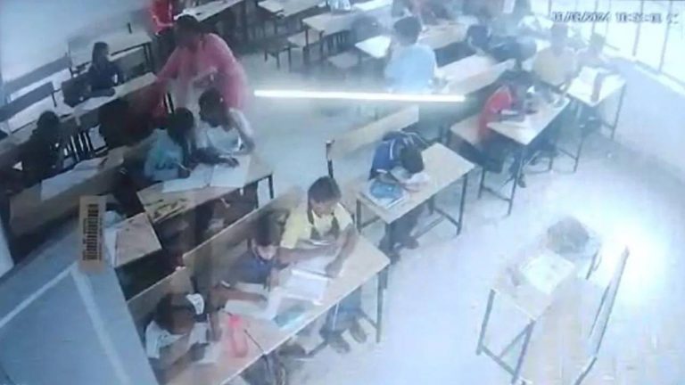 Viral News: 10 ఏళ్ల బాలికను నేలకేసి కొట్టిన  మహిళా ఉపాధ్యాయురాలు