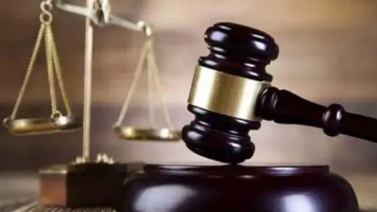 Karnataka High Court : బ్రాండెడ్ బట్టలు వేసుకుంటా.. భరణంగా రూ.6 లక్షలు ఇవ్వాల్సిందే.. కంగుతిన్న జడ్జి