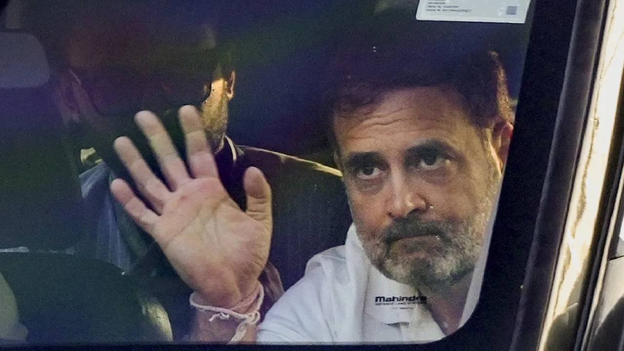 Rahul Gandhi : జమ్మూకశ్మీర్ చేరుకున్న కాంగ్రెస్ అధినేత.. శ్రీనగర్‌లోని లాల్ చౌక్‌లో ఐస్‌క్రీం తిన్న రాహుల్