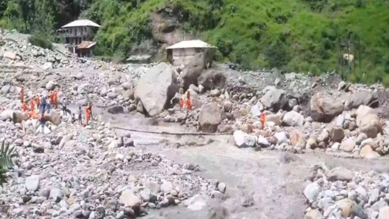 Himachal Pradesh : హిమాచల్ లో క్లౌడ్ బరస్ట్.. వరదల కారణంగా 13మంది మృతి, 109రోడ్లు బంద్