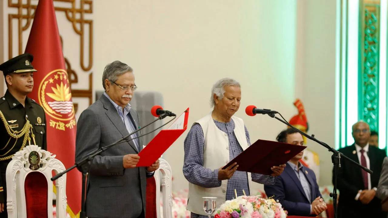 Bangladesh : మహ్మద్ యూనస్ ప్రమాణ స్వీకారానికి భారత్ నుండి ఎవరు వెళ్లారంటే ?