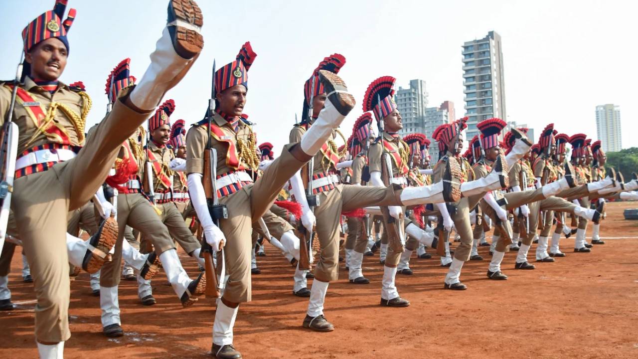 Uttarpradesh : పోలీస్ పరీక్ష పేపర్ లీక్ పుకార్లు.. ఎస్పీ నాయకులపై ఎఫ్ఐఆర్