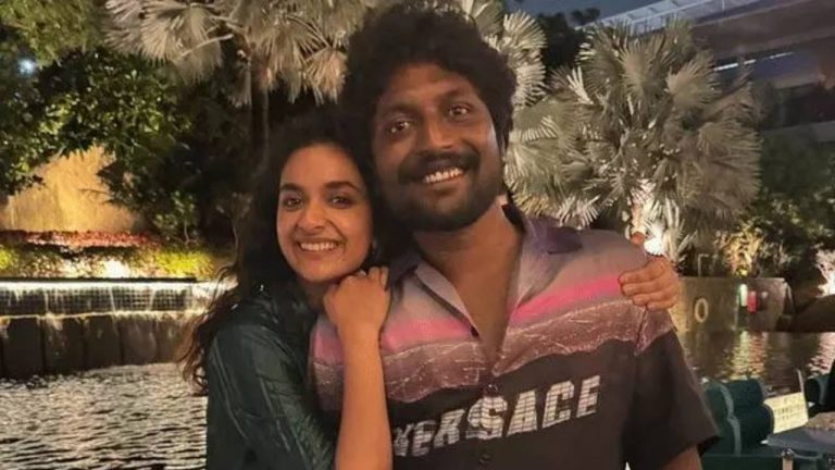 Uppu Kappurambu : హీరో సుహాస్ ను అలా పట్టుకుని ఫోజ్ ఇచ్చిన కీర్తి సురేష్