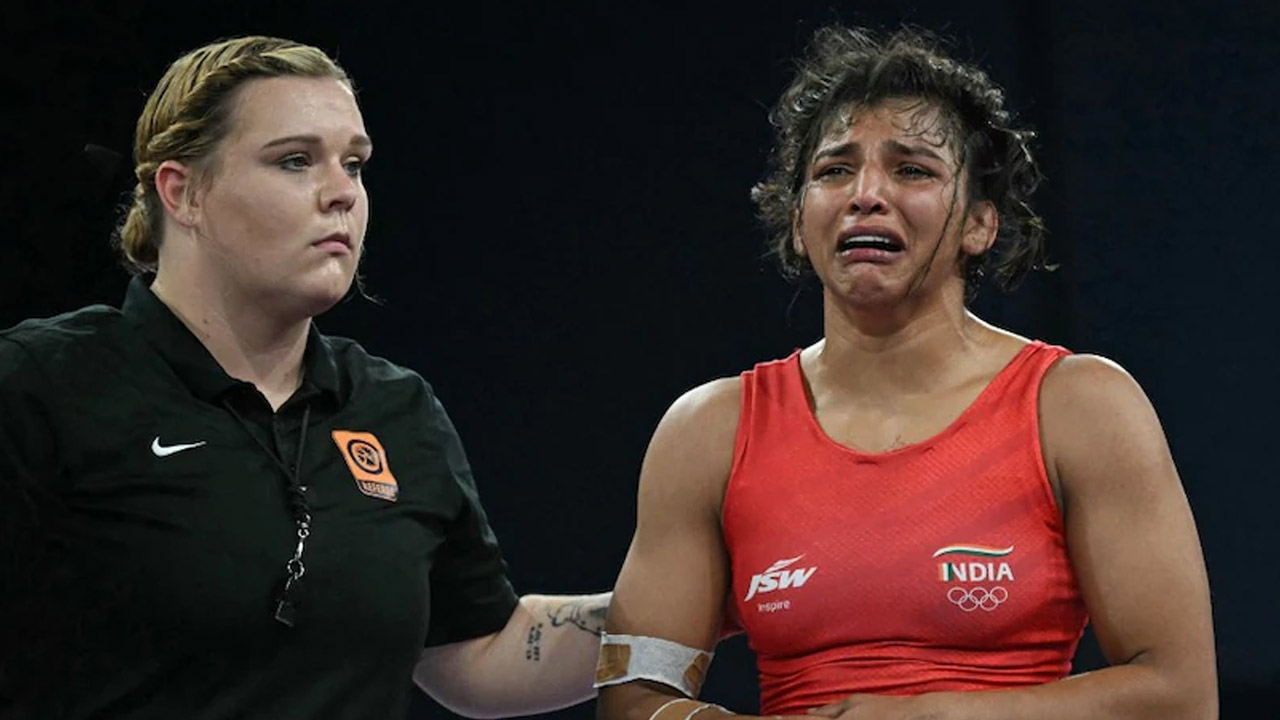 Paris Olympics: చేతికి గాయం.. క్వార్టర్ ఫైనల్లో భారత రెజ్లర్ ఓటమి