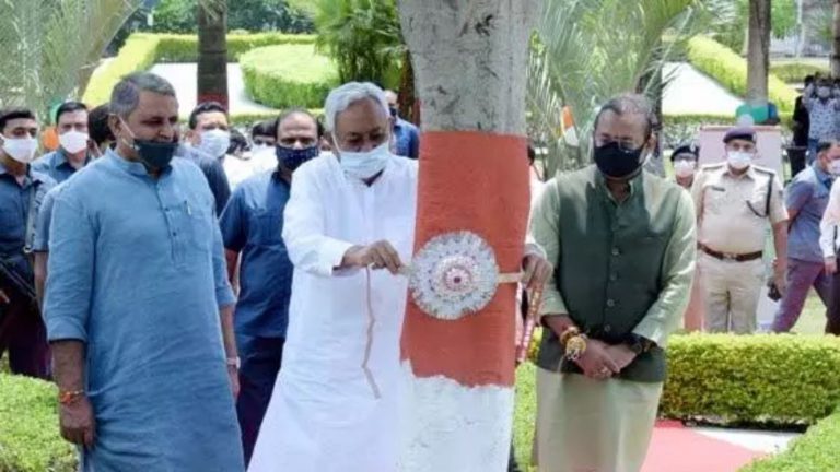 Raksha Bandhan: రక్షా బంధన్ సందర్భంగా చెట్టుకు రాఖీని కట్టిన సీఎం..