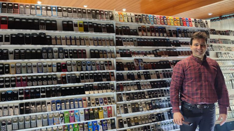 Nokia Super Fan: 3615 నోకియా మొబైల్స్ కలెక్షన్‭తో రికార్డ్ సాధించిన వ్యక్తి..