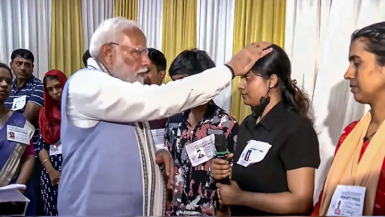 Wayanad landslides: వయనాడ్ బాధితుల కష్టాలు విని చలించిన ప్రధాని మోడీ