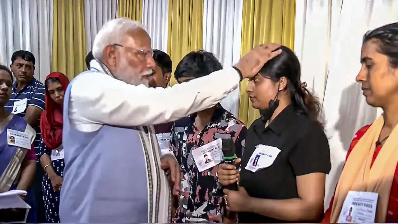 Wayanad landslides: వయనాడ్ బాధితుల కష్టాలు విని చలించిన ప్రధాని మోడీ