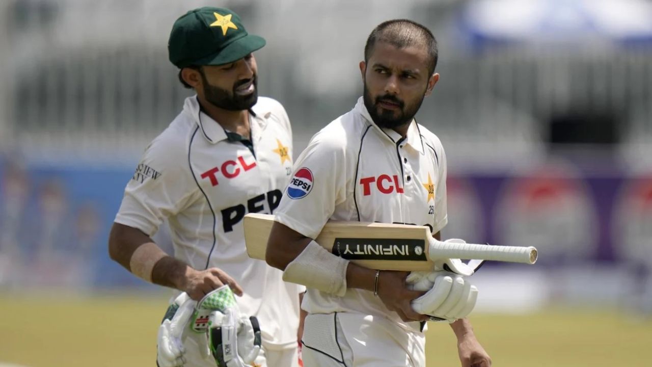 Pakistan Cricket: చెత్తగా ఓడినా డ్రెస్సింగ్‌ రూమ్‌లో నవ్వుకుంటున్నారు.. పాక్ క్రికెటర్లపై మాజీలు ఫైర్!