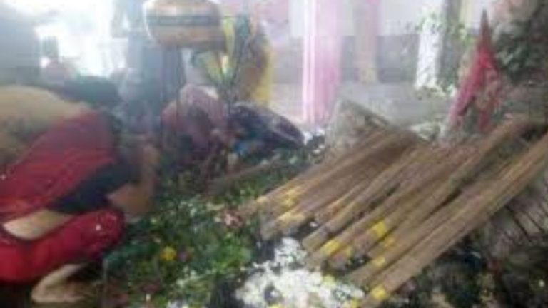 Pataleshwar Mahadev Temple: శివుడికి చీపురు సమర్పించే ఆలయం గురించి విన్నారా.? ఆలా ఎందుకు చేస్తారంటే..