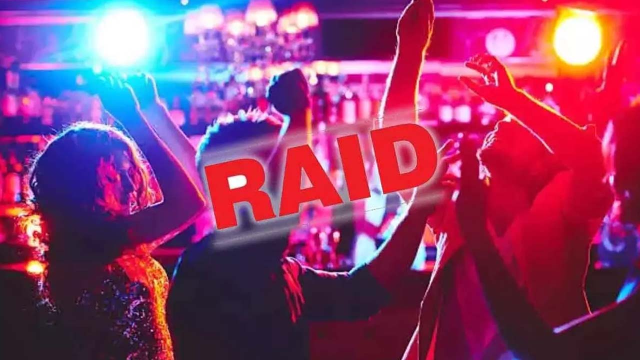 Police Raided Pubs: హైదరాబాద్‌లోని 25 పబ్‌లపై పోలీసులు దాడులు..