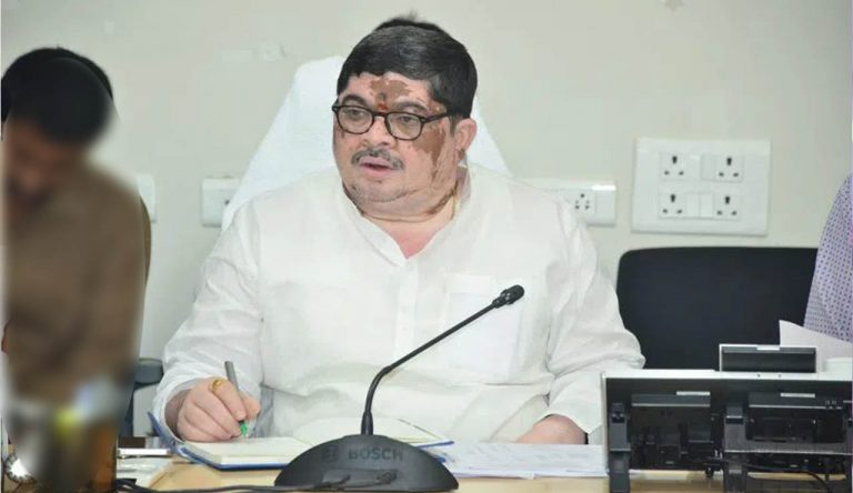 Ponnam Prabhakar: ఇన్ని రోజులు ప్రజల రక్తం పీల్చి, ఇప్పుడు పన్నులు తగ్గించమని సంబరాలు