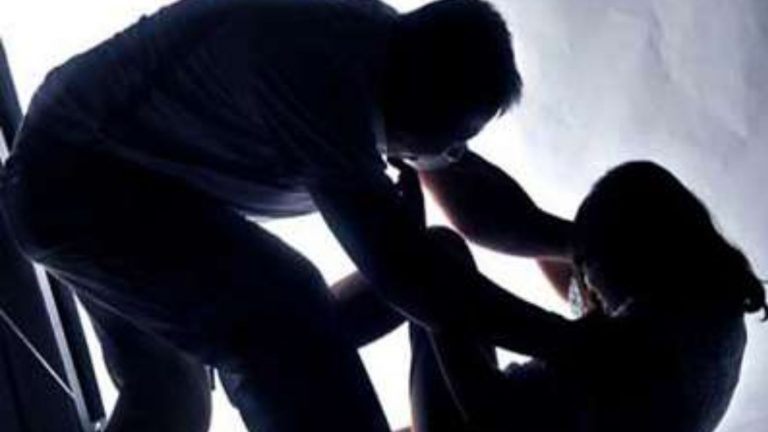 Lucknow: కదులుతున్న అంబులెన్స్‌లో మహిళపై అత్యాచార యత్నం..