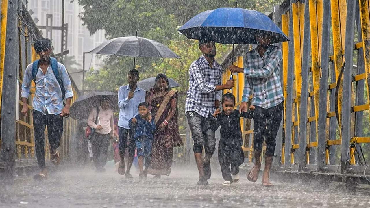Rain Alert: తెలంగాణ రాష్ట్రానికి వీడని వర్షాలు.. మరో మూడు రోజుల పాటు వానలే..