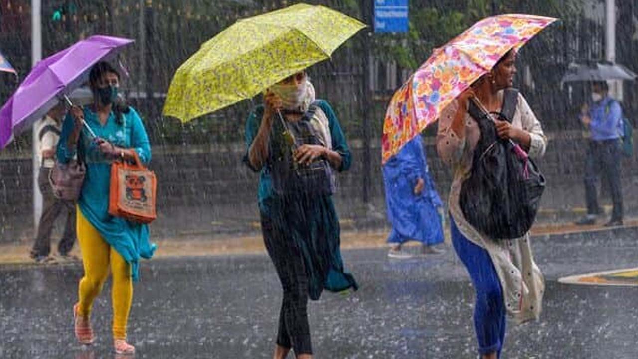 Heavy Rains: హైదరాబాద్ లో జోరువాన.. తెలుగు రాష్ట్రాలకు వర్ష సూచన..