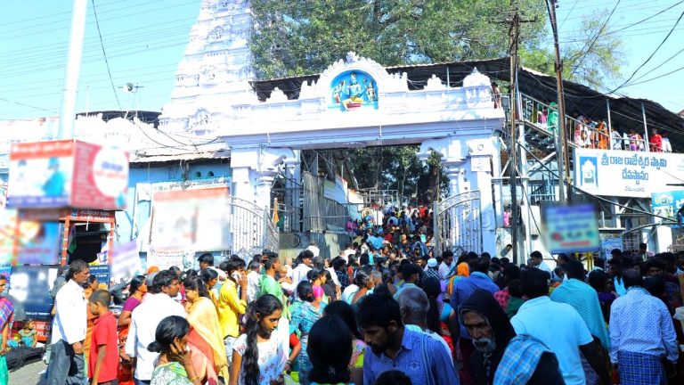 Rajanna Temple: మొట్టమెదటి సారి రాజన్న ఆలయంలో బ్రేక్‌ దర్శనాలు.. నేటి నుంచి అమలు..