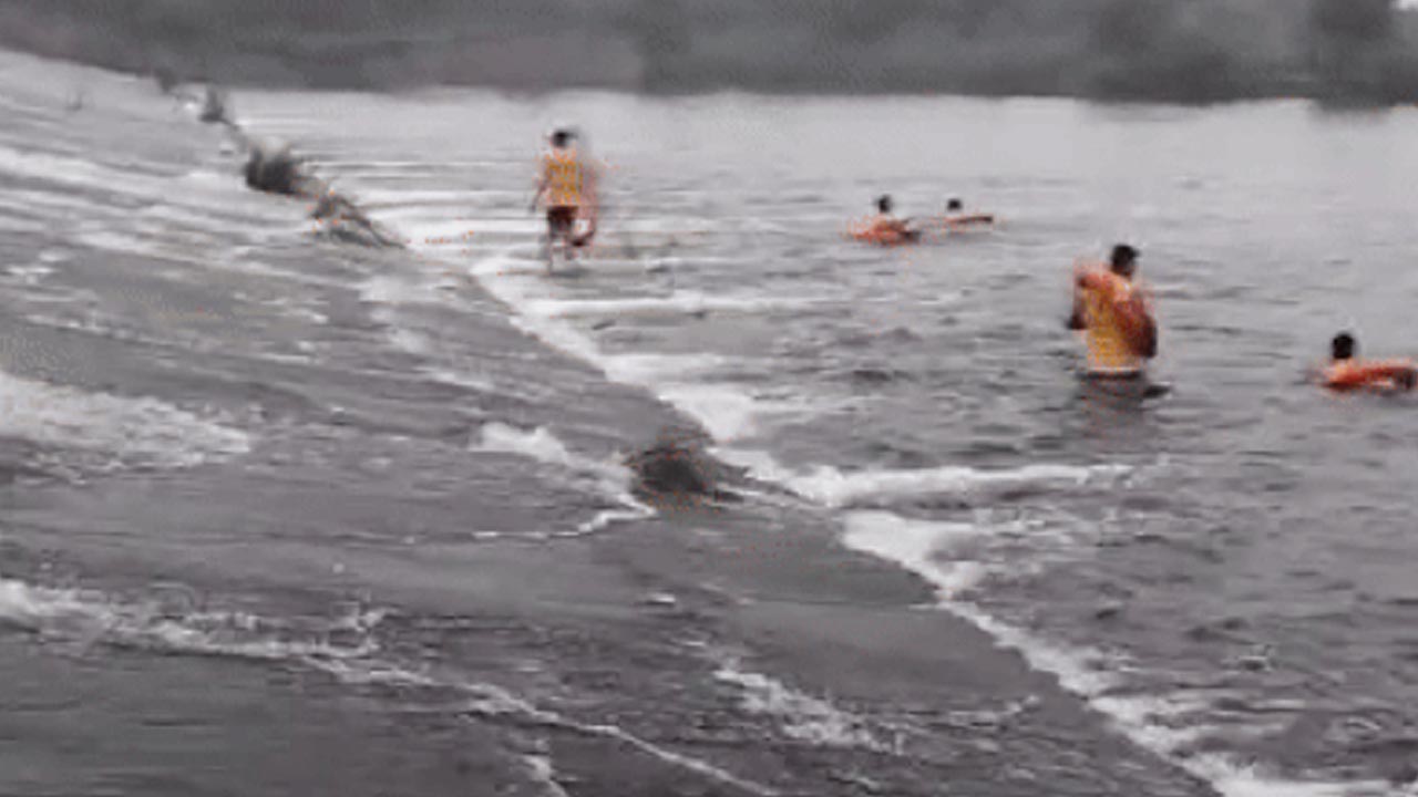 Jaipur: రీల్స్ పిచ్చి.. వరదలో కొట్టుకుపోయిన ఐదుగురు యువకులు