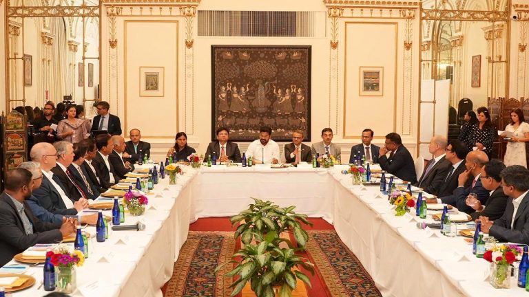 CM Revanth Reddy: చైనాతోనే పోటీ పడుదాం.. అమెరికాలో రౌండ్ టేబుల్ సమావేశంలో సీఎం రేవంత్..