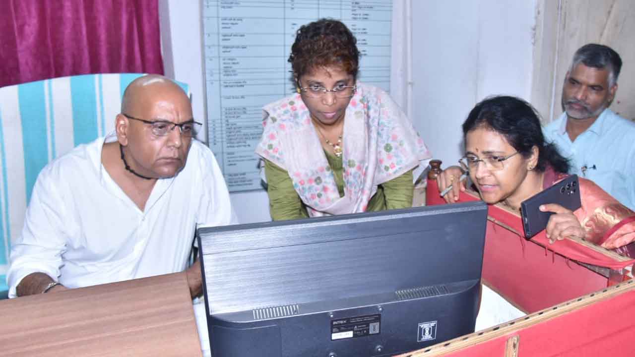 S.Kota Sub Registrar Suspended: రెవెన్యూ ప్రత్యేక ప్రధాన కార్యద‌ర్శి సిసోడియా పర్యటన ఎఫెక్ట్‌.. అధికారులపై చర్యలు షురూ