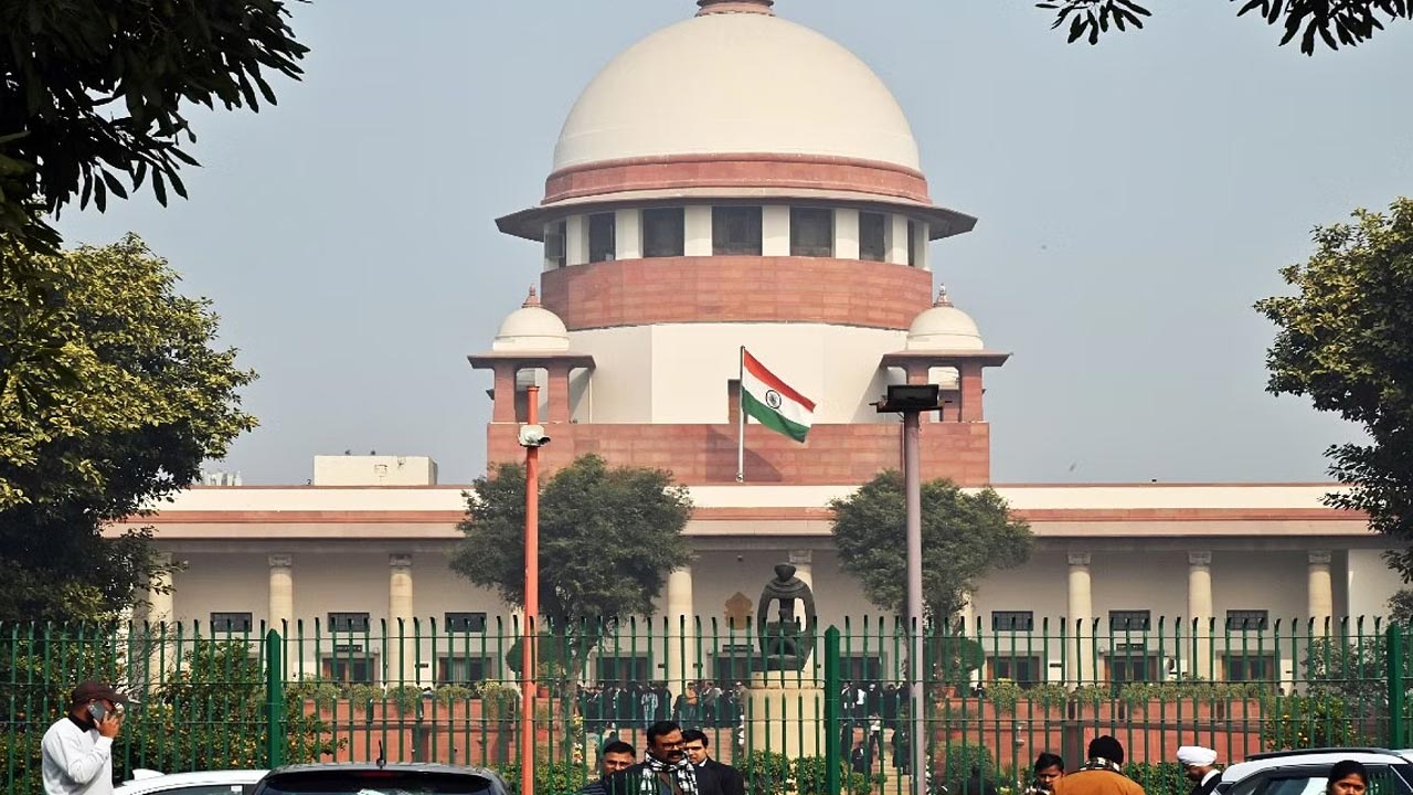 Supreme court: ఏకంగా సుప్రీంకోర్టుపై హైకోర్టు న్యాయమూర్తి విమర్శలు.. నేడు విచారణ..!
