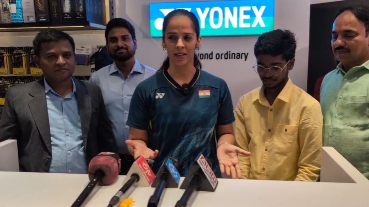 Saina Nehwal: విద్యార్థులు క్రీడల్లో రాణించేందుకు తల్లిదండ్రులు ప్రోత్సహించాలి: సైనా
