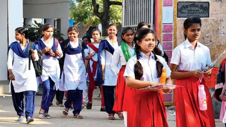 Schools Holidays: విద్యార్థులకు పండగే..! ఆగస్టులో పాఠశాలలకు ఏకంగా 9 రోజులు సెలవులు..