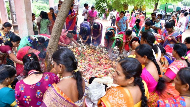 Sravana Masam 2024: తెలుగు రాష్ట్రాల్లో శ్రావణ సందడి.. పండుగలు.. శుభ ముహూర్తాలు ఇవే..