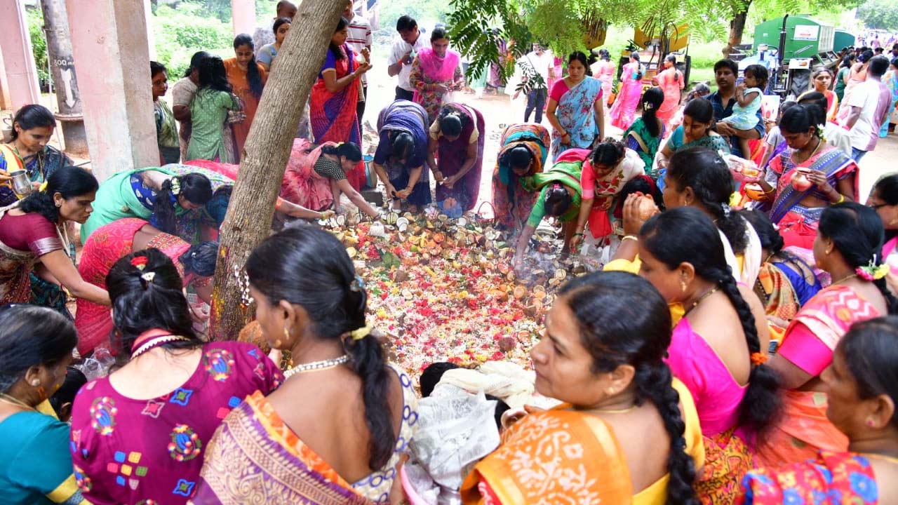 Sravana Masam 2024: తెలుగు రాష్ట్రాల్లో శ్రావణ సందడి.. పండుగలు.. శుభ ముహూర్తాలు ఇవే..