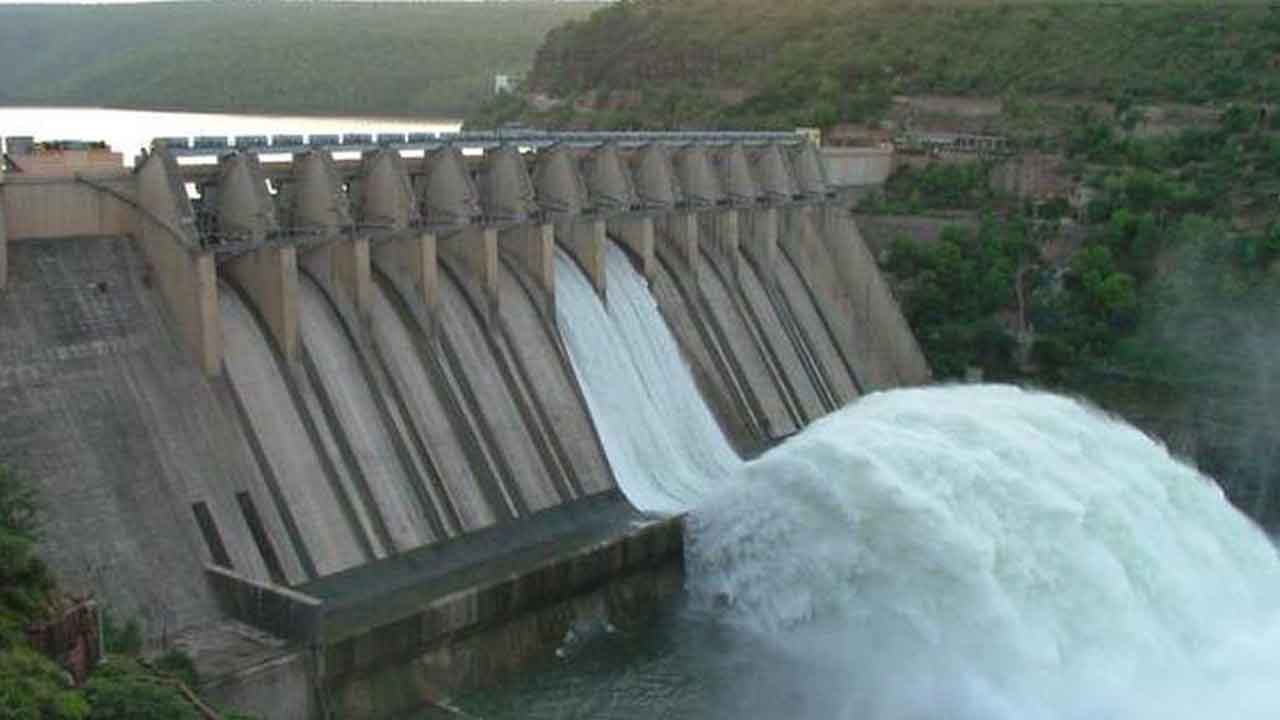 Srisailam Dam Gates Lifted: కృష్ణమ్మ పరవళ్లు.. ఈ ఏడాదిలో రెండోసారి శ్రీశైలం గేట్లు ఎత్తిన అధికారులు