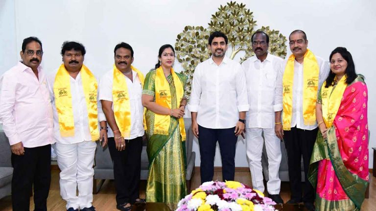 TDP: ఏలూరులో వైసీపీకి భారీ షాక్.. టీడీపీలో చేరిన మేయర్ దంపతులు