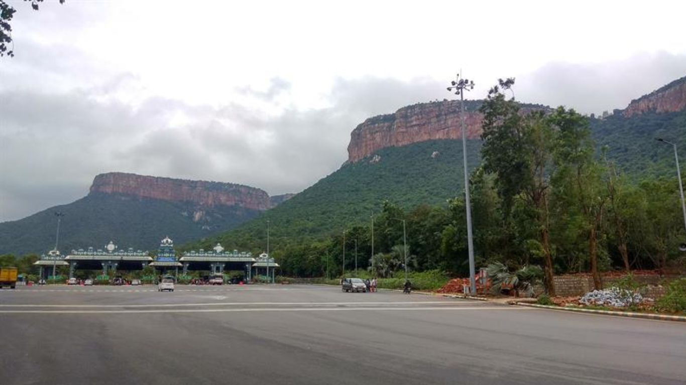 Thirumla Road: కొండపైకి ఆ సమయంలో బైక్స్‌కు నో ఎంట్రీ.. జాగ్రత్త సుమీ..