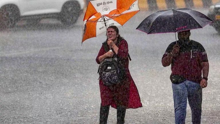 Rain Alert: తెలుగు రాష్ట్రాల్లో నేడు భారీ వర్షాలు..