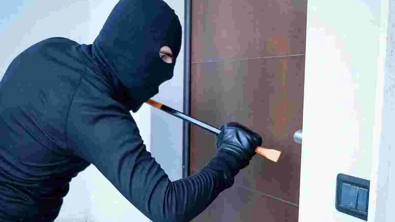 Thief Letter: అన్నా.. దొంగతనానికి వచ్చా.. ఏం తీసుకెళ్లట్లేదని.. చీటి రాసిన చిలిపి దొంగ!