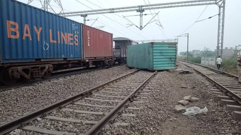 Train Accident: నేడు రెండు రైలు ప్రమాదాలు.. పశ్చిమ బెంగాల్‌, దక్షిణ గోవాలో పట్టాలు తప్పిన రైళ్లు..