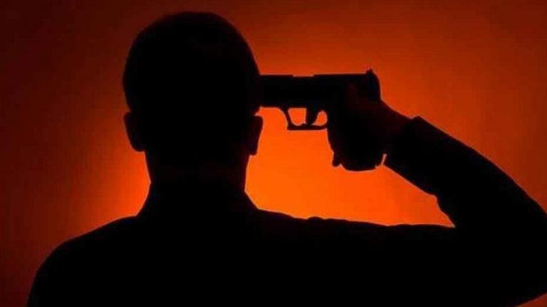 Crime News: భార్యతో వీడియో కాల్‌లో గొడవ.. గన్‌తో కాల్చుకుని కానిస్టేబుల్ ఆత్మహత్య