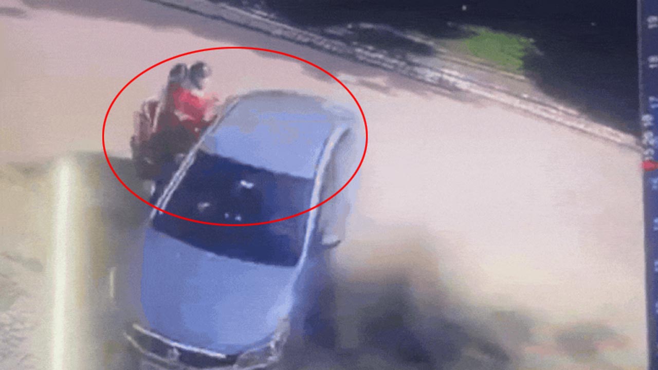 UP Video: కారు రూపంలో మృత్యువు.. కుమార్తెతో కలిసి తల్లి ఇంటికి వెళ్తుండగా ఘోరం