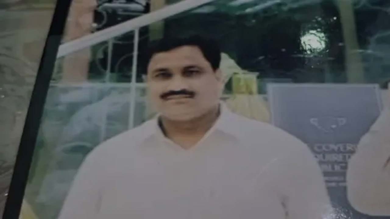 UP: పోస్టాఫీస్‌పై సీబీఐ రైడ్స్.. తుపాకీతో కాల్చుకుని ఆఫీసర్ ఆత్మహత్య