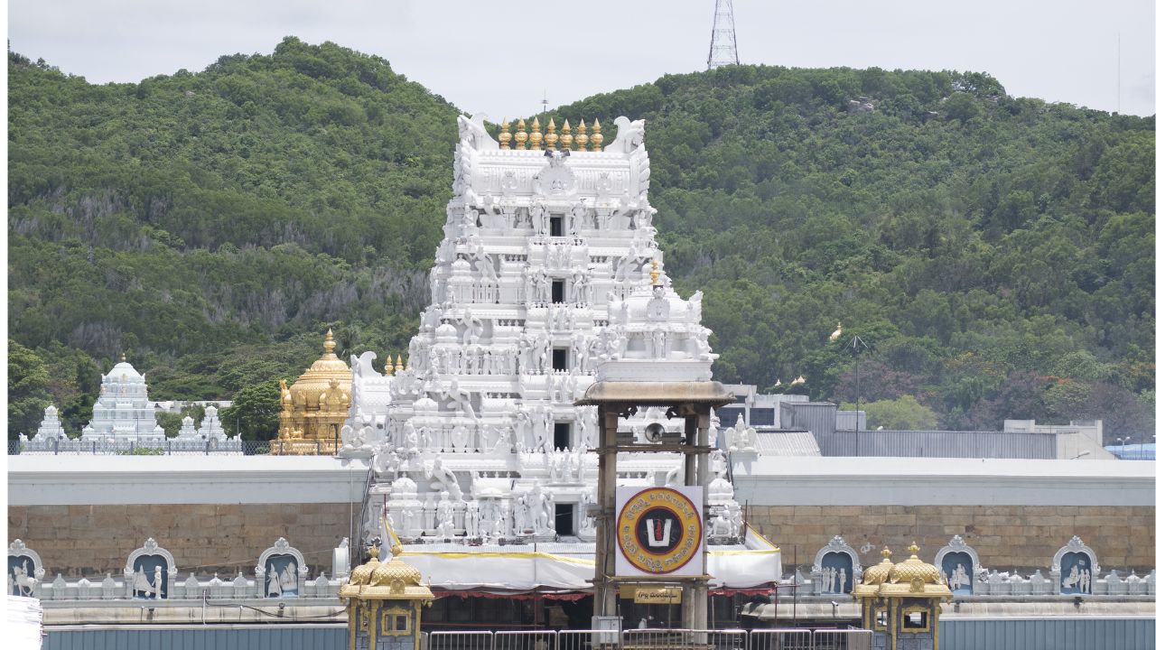 Mahesh Babu: శ్రీవారి సేవలో సూపర్ స్టార్ కుటుంబ సభ్యులు..