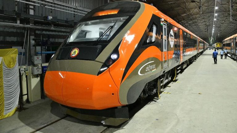 Vande Bharat Train: రేపు ఈ మార్గంలో 20 కోచ్⁭ల తొలి వందే భారత్ ట్రయల్ రన్..