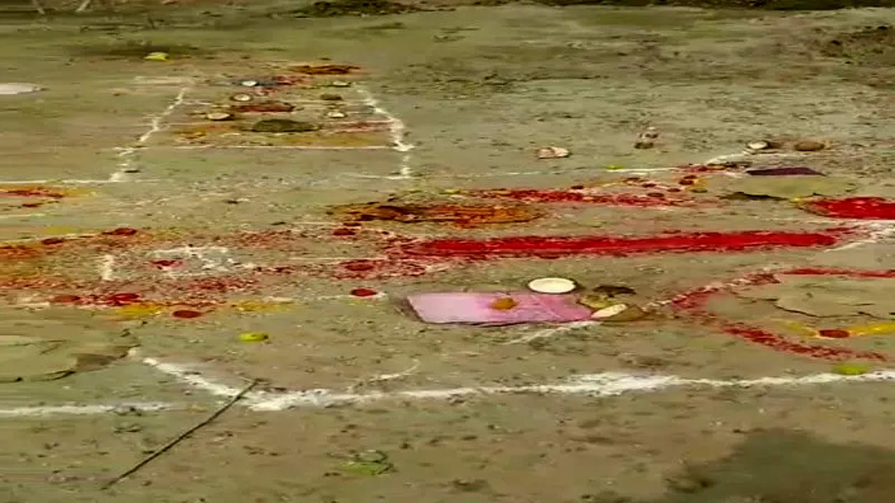 Occult Worship: వికారాబాద్ లో క్షుద్ర పూజల కలకలం… కాలేజ్ లో ఆవరణలో ఆనవాళ్లు..