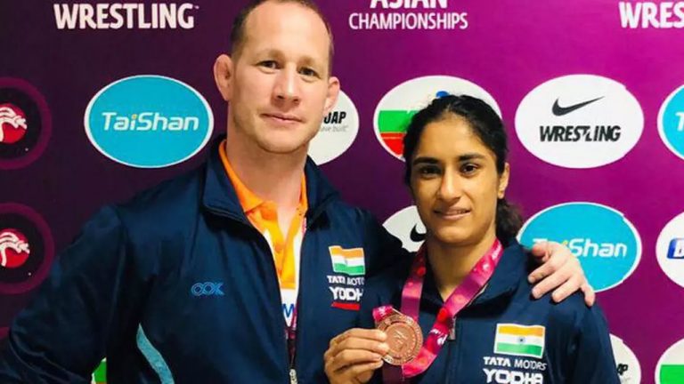 Vinesh Phogat: చనిపోతుందేమోనని భయపడ్డాం.. వినేశ్ ఫోగట్ కోచ్ ఆసక్తికర వ్యాఖ్యలు