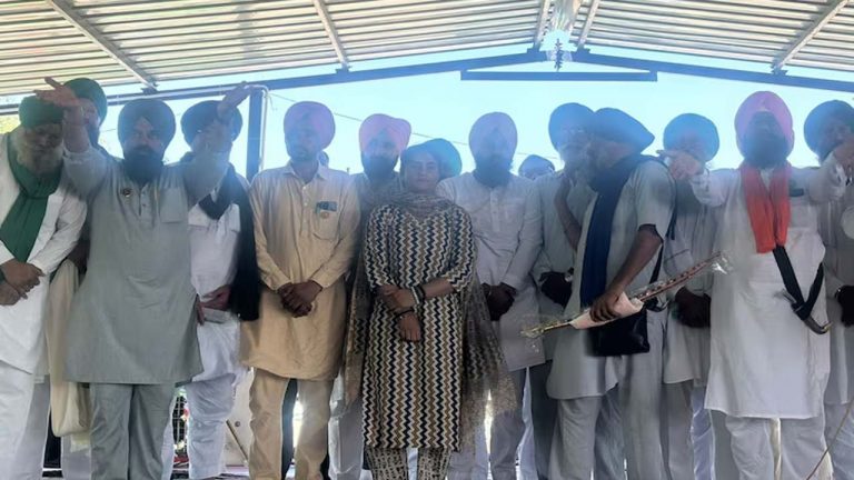 Vinesh Phogat: రైతుల ఆందోళనలో పాల్గొన్న వినేష్ ఫోగట్