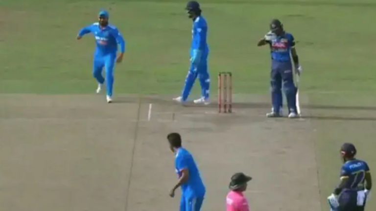 Viral Video: వాషింగ్టన్ సుందర్‌ను కొట్టేందుకు పరుగెత్తుకొచ్చిన రోహిత్.. వీడియో వైరల్!