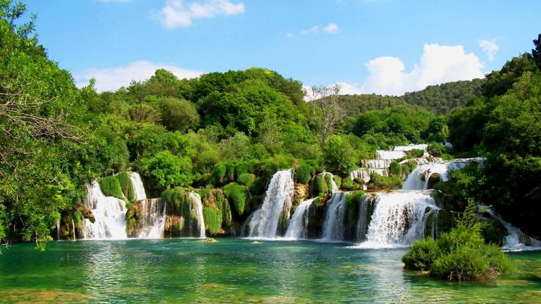 Palnadu: పోటెత్తిన పర్యాటకులు.. ఎత్తిపోతల జలపాతం చూసేందుకు