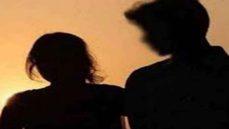 Wife Caught Her Husband Red-Handed: మహిళా కానిస్టేబుల్‌ ఇంట్లో భర్త.. రెడ్ హ్యాండెడ్ గా పట్టుకున్న భార్య..