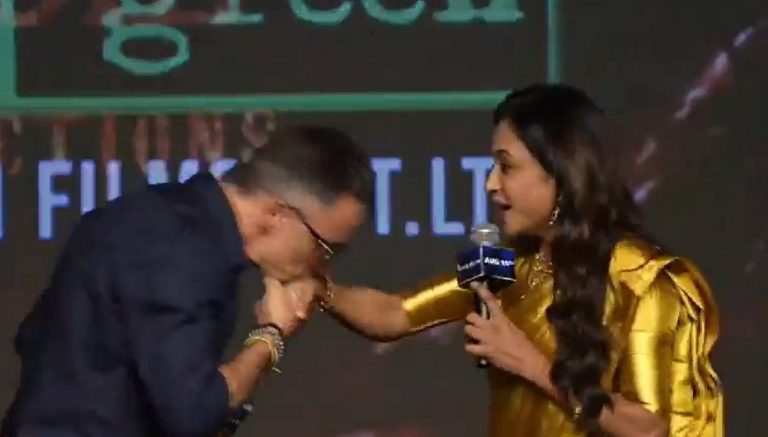 Anchor Suma: స్టేజ్ మీద సుమ చేతిని ముద్దాడిన నటుడు.. షాకింగ్ కామెంట్స్