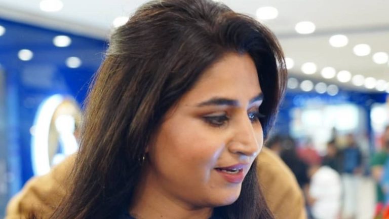 Varshini: అడుక్కునే అమ్మాయి చేతికి కూడా నెయిల్ ఆర్ట్.. వర్షిణి ఆసక్తికర వ్యాఖ్యలు