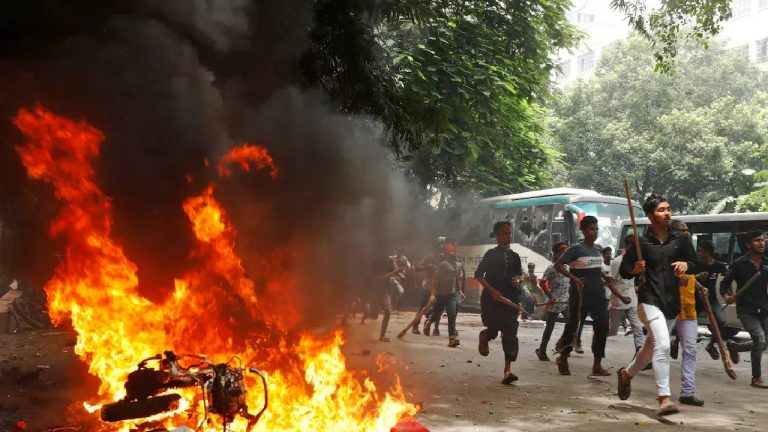 Bangladesh clashes: బంగ్లాదేశ్‌ ఘర్షణల్లో 93కి చేరిన మృతుల సంఖ్య..