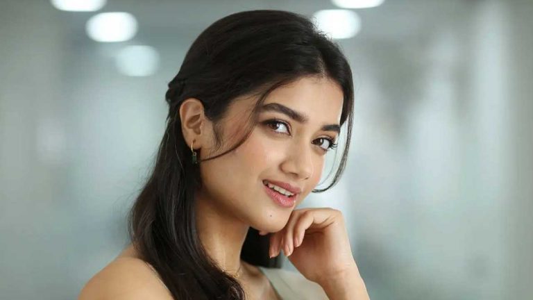 Bhagyashri Borse: పాప గట్టి ప్లాన్ తోనే టాలీవుడ్లో దిగినట్టుందే!